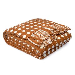 Покрывало из хлопка Polka dots карамельного цвета из коллекции Essential, 180х250 см, Tkano