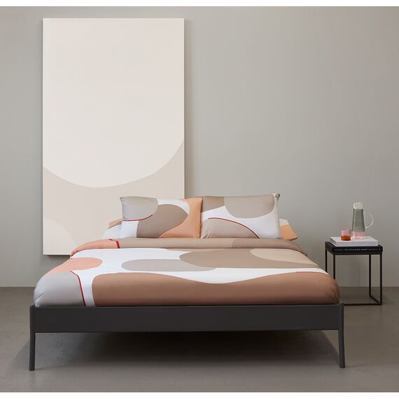 Комплект постельного белья из сатина бежевого цвета с авторским принтом из коллекции Freak Fruit, 200х220 см, изображение 2