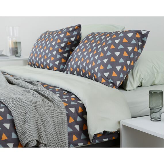 Комплект постельного белья из сатина мятного цвета с принтом Triangles из коллекции Wild, 150х200 см, изображение 2