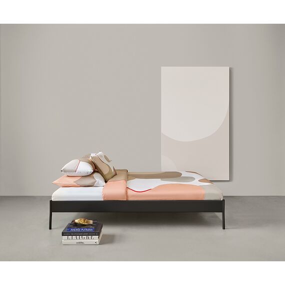 Комплект постельного белья из сатина бежевого цвета с авторским принтом из коллекции Freak Fruit, 150х200 см, изображение 5