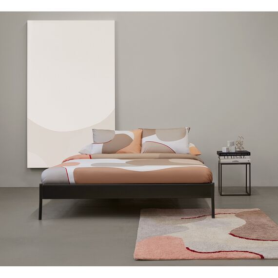 Комплект постельного белья из сатина бежевого цвета с авторским принтом из коллекции Freak Fruit, 150х200 см, изображение 3