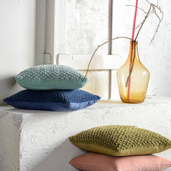 Подушка декоративная стеганая из хлопкового бархата темно-синего цвета из коллекции Essential, 45х45, изображение 8