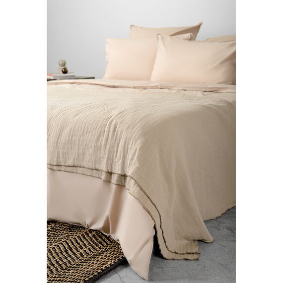 Покрывало легкое из хлопка бежевого цвета с контрастной каймой из коллекции Essential, 180х250 см, изображение 3