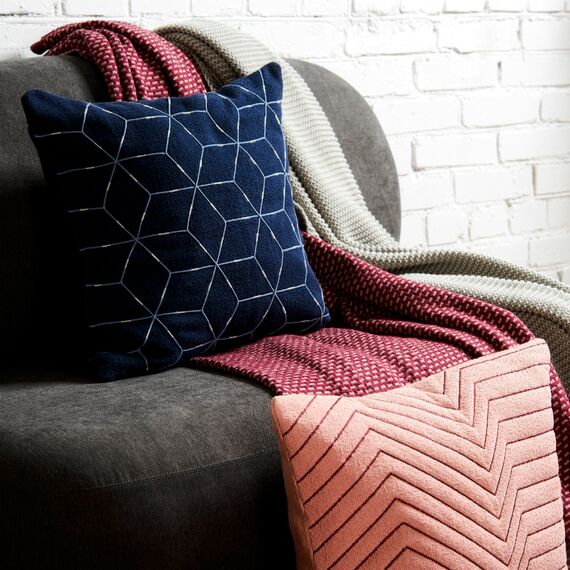 Подушка декоративная из хлопка темно-синего цвета с геометрическим орнаментом Ethnic, 45х45 см, изображение 14