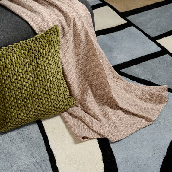 Подушка декоративная стеганая из хлопкового бархата оливкового цвета Essential, 45х45 см, изображение 5