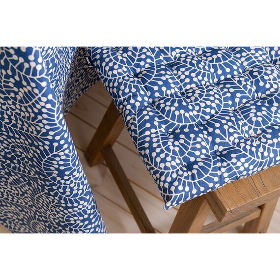 Подушка на стул темно-синего цвета с принтом Спелая Смородина из коллекции Scandinavian touch, 40х40 см, изображение 2