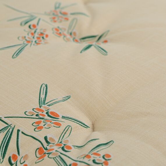 Подушка на стул из хлопка с графичным принтом Обед рябинника из коллекции Russian North, 40х40 см, изображение 3