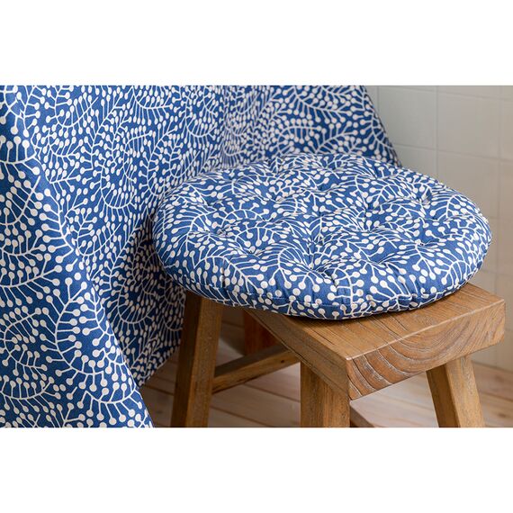 Подушка на стул круглая темно-синего цвета с принтом Спелая Смородина из коллекции Scandinavian touch, 40 см, изображение 3