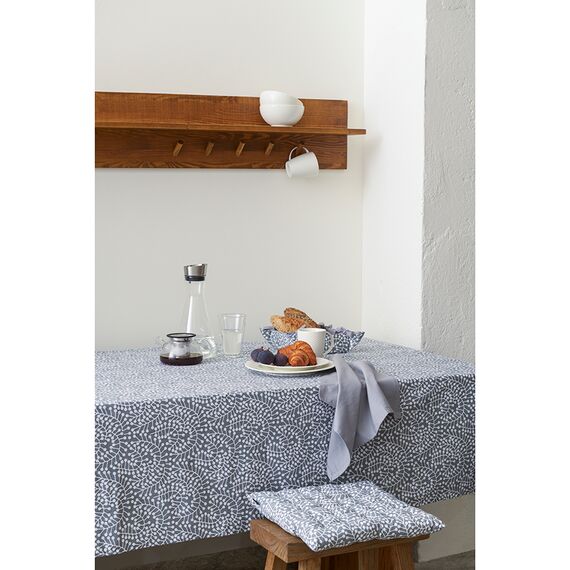 Подушка на стул из хлопка серого цвета с принтом Спелая Смородина из коллекции Scandinavian touch, 40х40 см, изображение 6