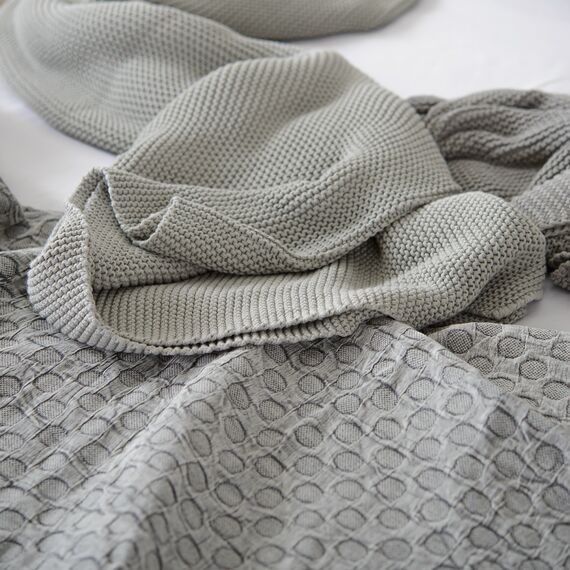 Покрывало из стираного хлопка серого цвета из коллекции Essential, 230х250 см, изображение 5