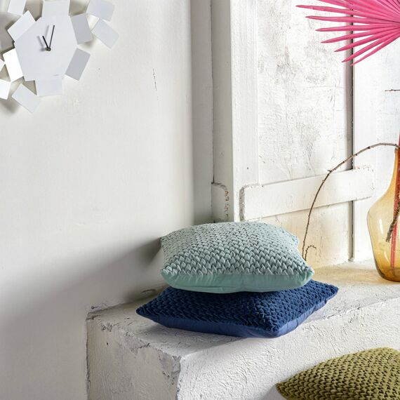 Подушка декоративная стеганая из хлопкового бархата мятного цвета из коллекции Essential, 45х45 см, изображение 10