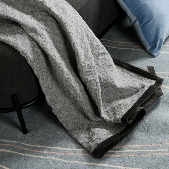 Покрывало из стираного хлопка серого цвета из коллекции Essential, 230х250 см, изображение 2