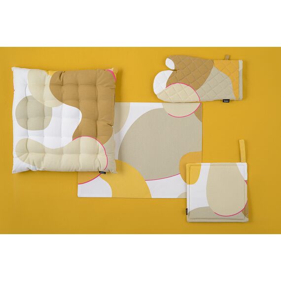 Подушка на стул из хлопка горчичного цвета с авторским принтом из коллекции Freak Fruit, 40х40 см, изображение 5