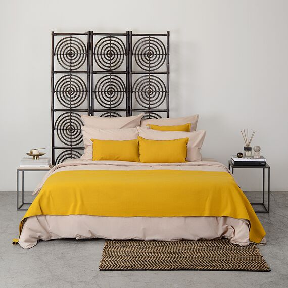 Чехол на подушку из фактурного хлопка горчичного цвета с контрастным кантом из коллекции Essential, 45х45 см, изображение 9