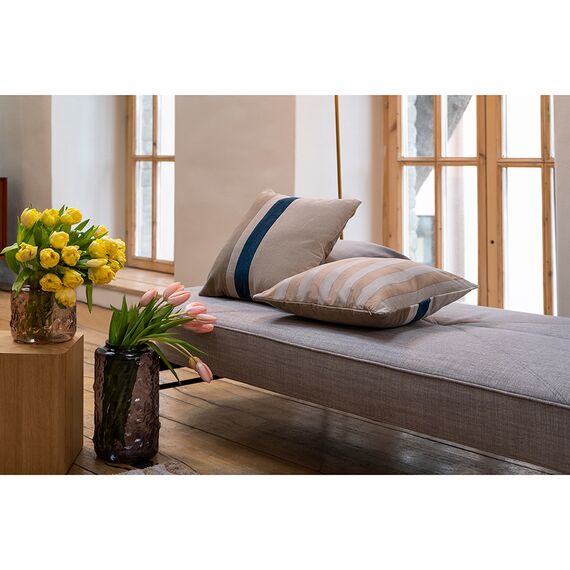 Чехол на подушку с рисунком Tulip garden бежевого цвета из коллекции Terra, 45х45 см, изображение 5