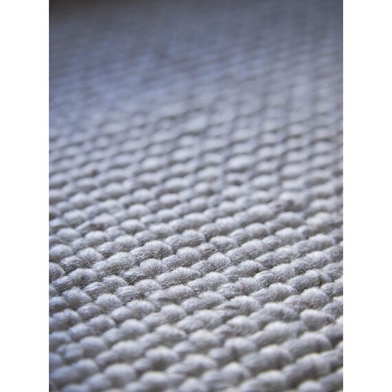 Ковер из переработанного пластика светло-серого цвета из коллекции Ethnic, 70х160 см, Tkano, изображение 9