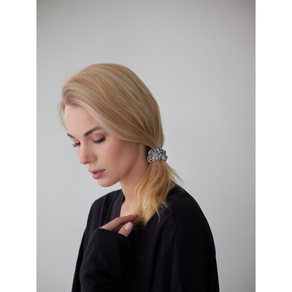 Набор из 4 шелковых резинок для волос светло-серого цвета из коллекции Essential, Tkano, изображение 2