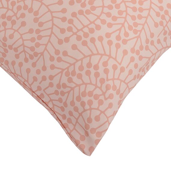 Набор из двух наволочек розового цвета с принтом Спелая смородина из коллекции Scandinavian touch, 70х70 см, изображение 6