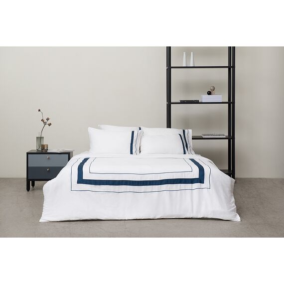 Набор из двух наволочек из сатина белого цвета с темно-синим кантом из коллекции Essential, 70х70 см, изображение 5