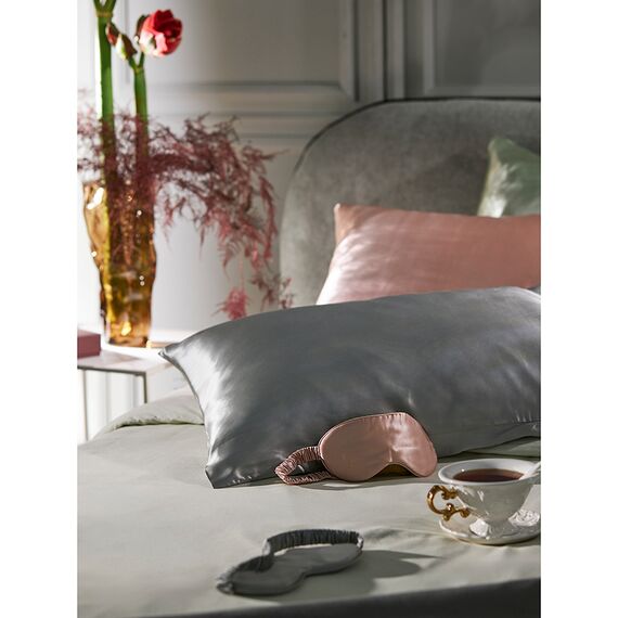 Наволочка из натурального шелка светло-серого цвета из коллекции Essential, 50х70 см, Tkano, изображение 5