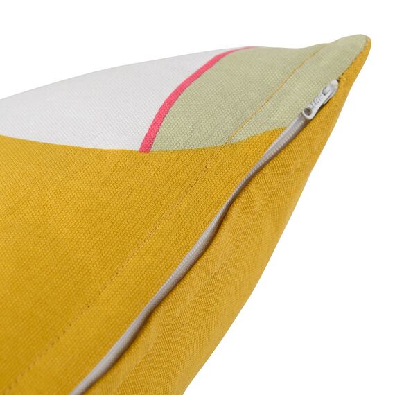 Подушка декоративная из хлопка горчичного цвета с авторским принтом из коллекции Freak Fruit, 45х45 см, изображение 6