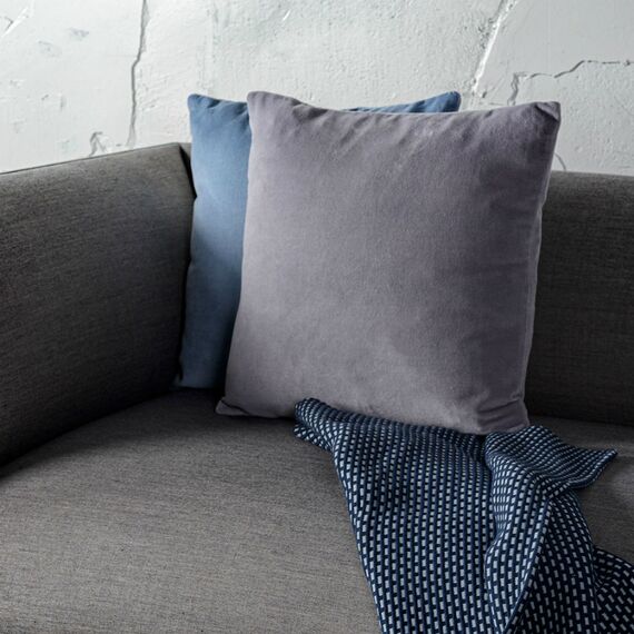 Подушка декоративная из хлопкового бархата серого цвета из коллекции Essential, 45х45 см, изображение 3