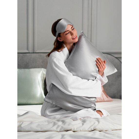 Наволочка из натурального шелка светло-серого цвета из коллекции Essential, 50х70 см, Tkano, изображение 10