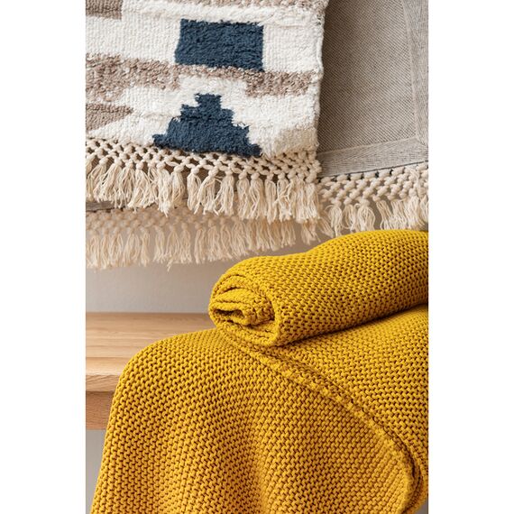 Плед из хлопка жемчужной вязки горчичного цвета из коллекции Essential, 130х180 см, изображение 9