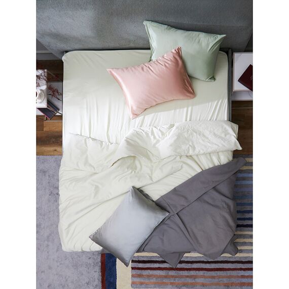 Наволочка из натурального шелка светло-серого цвета из коллекции Essential, 50х70 см, Tkano, изображение 2