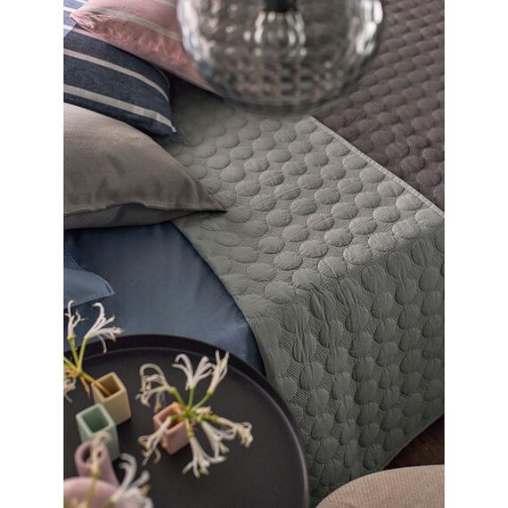 Покрывало стеганое Solid dots серого цвета из коллекции Essential, 230х250 см, Tkano, изображение 8