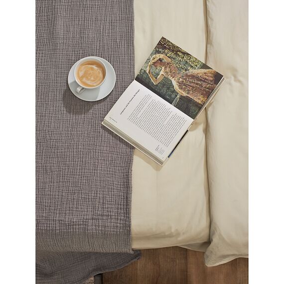 Простыня из сатина серо-бежевого цвета с брашинг-эффектом из коллекции Essential, 240х270 см, Tkano, изображение 6