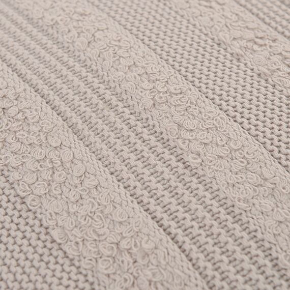 Подушка из хлопка с буклированной вязкой светло-серого цвета из коллекции Essential, 45х45 см, изображение 4