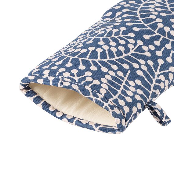 Прихватка-варежка темно-синего цвета с принтом Спелая Смородина из коллекции Scandinavian touch, 14х32 см, изображение 3