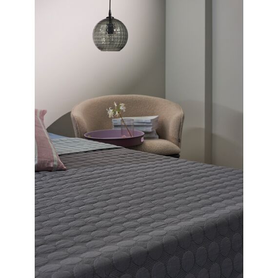 Покрывало стеганое Solid dots серого цвета из коллекции Essential, 230х250 см, Tkano, изображение 4