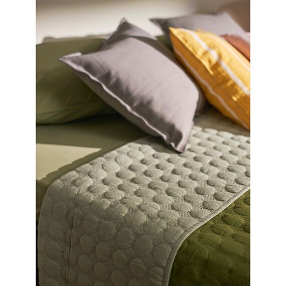 Покрывало стеганое Solid dots оливкового цвета из коллекции Essential, 230х250 см, Tkano, изображение 6