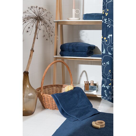 Полотенце банное темно-синего цвета из коллекции Essential, 70х140 см, изображение 9