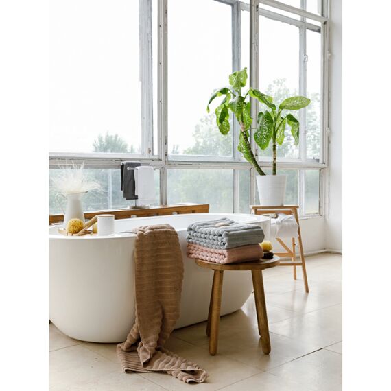 Полотенце банное Waves бежевого цвета из коллекции Essential, 70х140 см, изображение 2