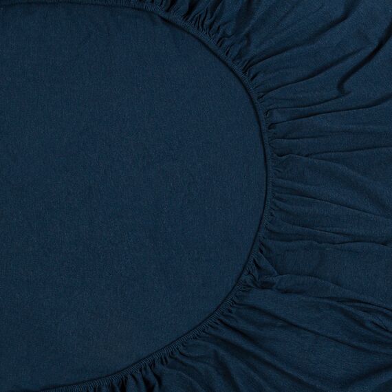 Простыня на резинке из хлопкового трикотажа темно-синего цвета из коллекции Essential, 180х200х30 см, Tkano, изображение 9