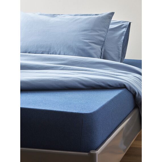 Простыня на резинке из хлопкового трикотажа темно-синего цвета из коллекции Essential, 180х200х30 см, Tkano, изображение 3