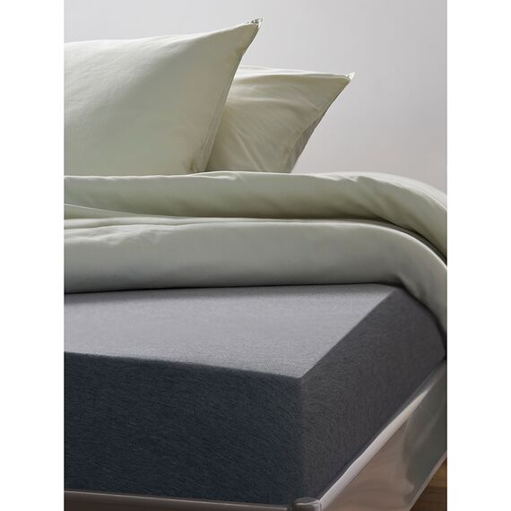 Простыня на резинке из хлопкового трикотажа серого цвета из коллекции Essential, 160х200х30 см, Tkano, изображение 4