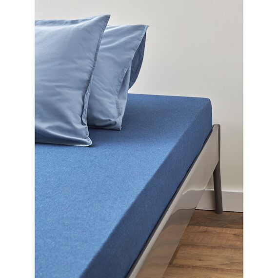 Простыня на резинке из хлопкового трикотажа темно-синего цвета из коллекции Essential, 180х200х30 см, Tkano, изображение 4