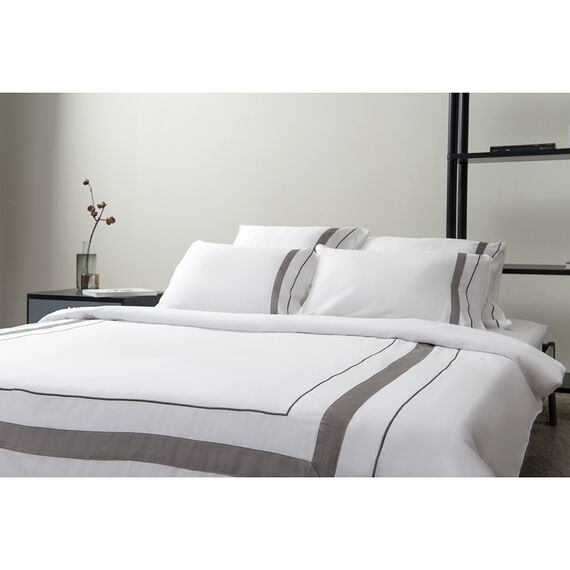 Простыня на резинке из сатина белого цвета из коллекции Essential, 180х200х30 см, изображение 6