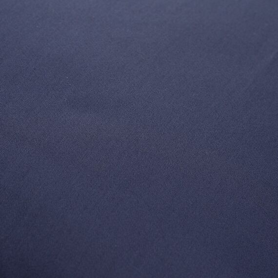 Простыня на резинке из сатина темно-синего цвета из коллекции Essential, 200х200х30 см, изображение 2