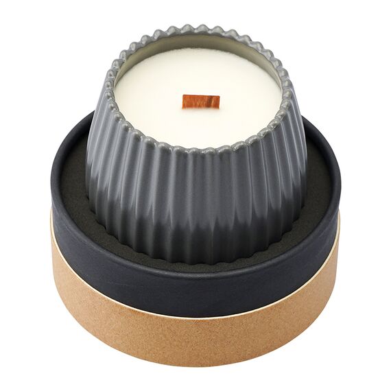 Свеча ароматическая с деревянным фитилём Spicy Snowflakes из коллекции Edge, серый, 60 ч, Tkano, изображение 5