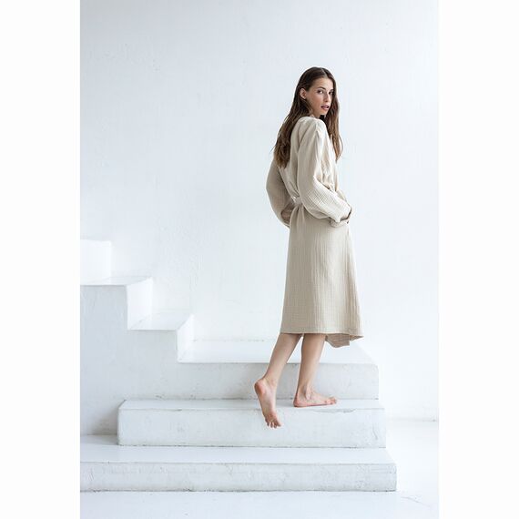 Халат из многослойного муслина бежевого цвета из коллекции Essential, размер L, Tkano, изображение 9