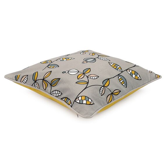 Чехол на подушку с орнаментом Ягоды тайги и вышивкой из коллекции Russian North, 45х45 см, изображение 4