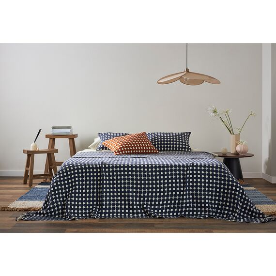 Чехол на подушку из хлопка Polka dots карамельного цвета из коллекции Essential, 40x60 см, Tkano, изображение 3